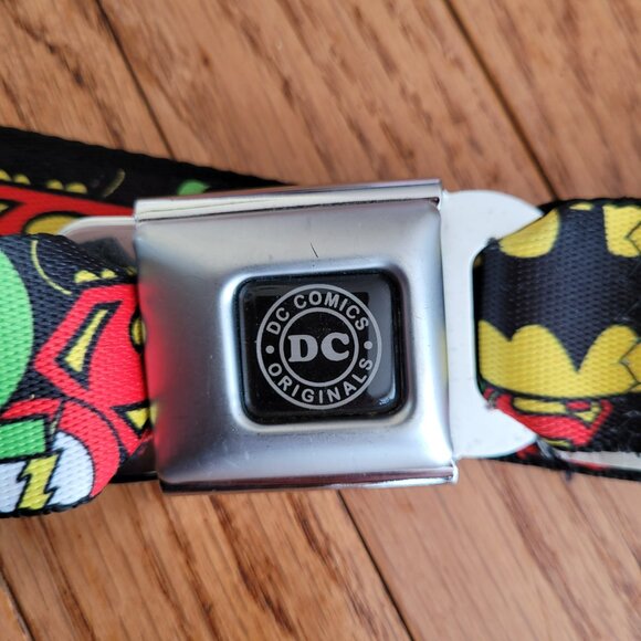 DC Round Logo Black/Silver Seatbelt Belt Justice League Stacked Logos Webbing - Picture 3 of 10